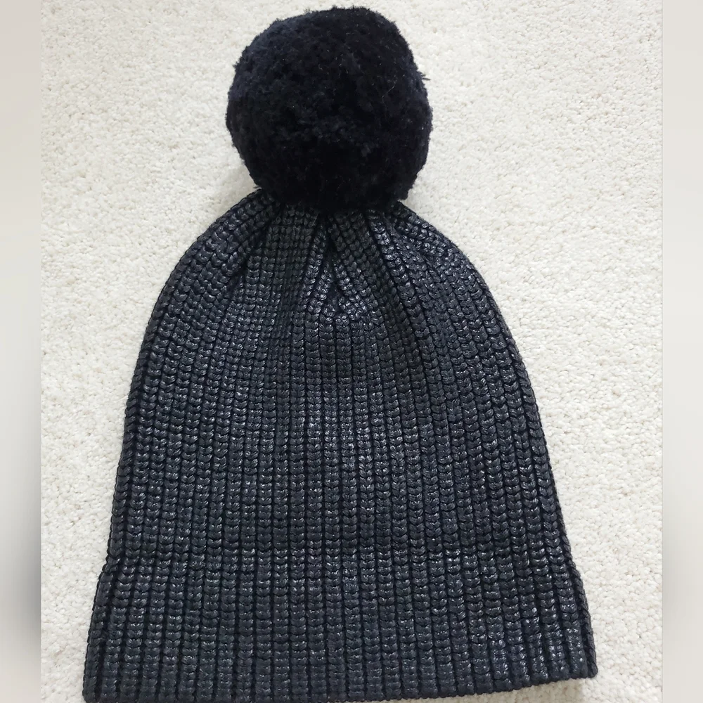 Lululemon All That Shimmers Toque Wool Beanie Winter Pompom Hat in Black